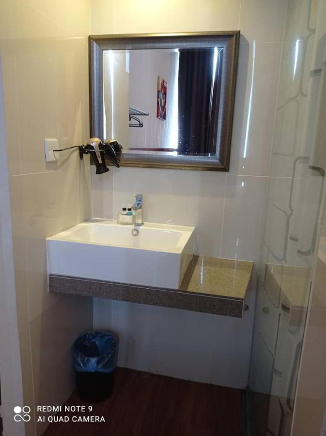 The Riverbank Hotel Kuantan Ngoại thất bức ảnh