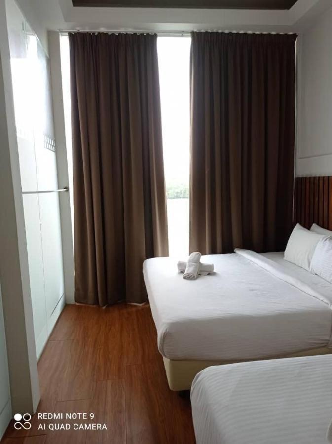 The Riverbank Hotel Kuantan Ngoại thất bức ảnh